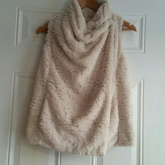 Soft,cozy vest - Picture 3 of 8